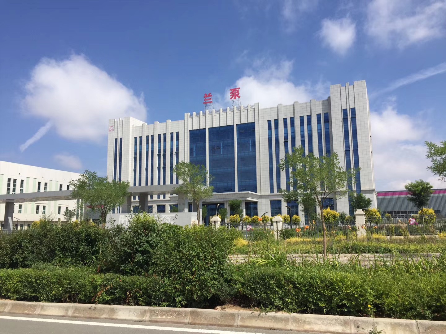 兰州水泵总厂“出城入园”搬迁改造项目.jpg